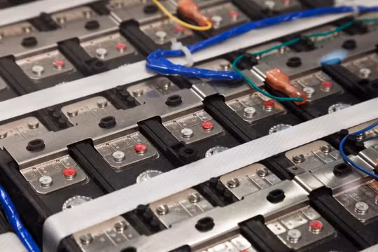 Các tổ hợp pin lithium-ion. Ảnh minh họa Tech Xplore