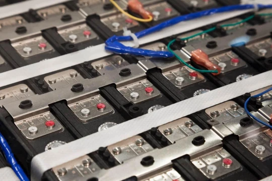 Các tổ hợp pin lithium-ion. Ảnh minh họa Tech Xplore