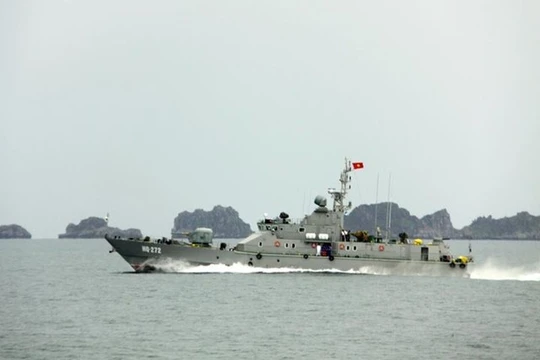 Hải quân Việt Nam với các 'võ sĩ giác đấu' trên biển