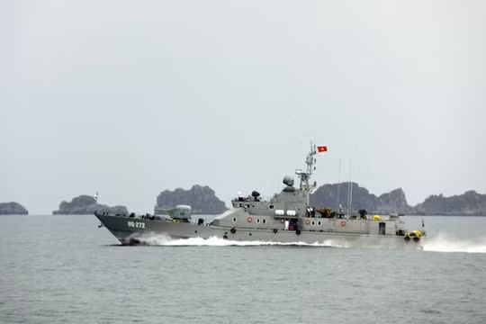 Hải quân Việt Nam với các 'võ sĩ giác đấu' trên biển