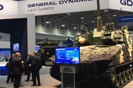 Trưng bày xe thiết giáp chở bộ binh 40 tấn Griffin III. Ảnh Defence.Blog