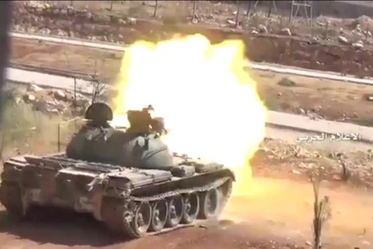 Xe tăng quân đội Syria nã đạn vào trường Cao đẳng kỹ thuật Aleppo