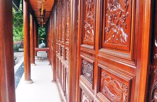 Dư luận tiếp tục tranh luận về "số phận" tòa dinh thự xây dựng trái phép trên rừng đặc dụng Nam Hải Vân.