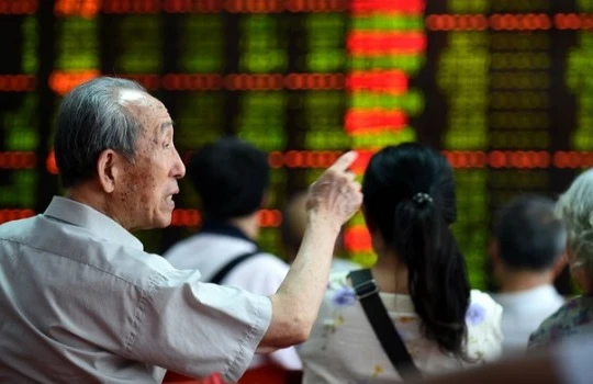 Hơn 1.300 công ty rời sàn, chứng khoán Trung Quốc lại xin “doping”