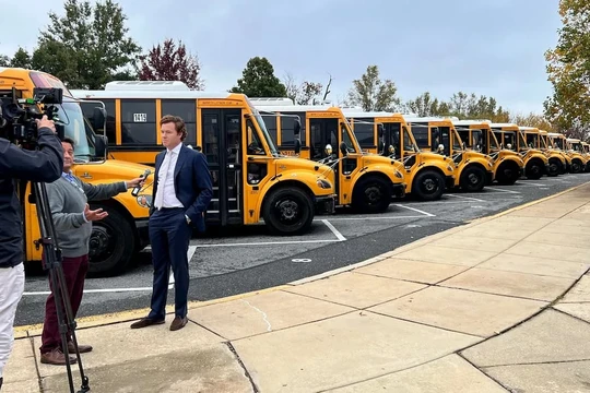 Phỏng vấn nhà quản lý Đội xe buýt điện MCPS. Ảnh MCPS