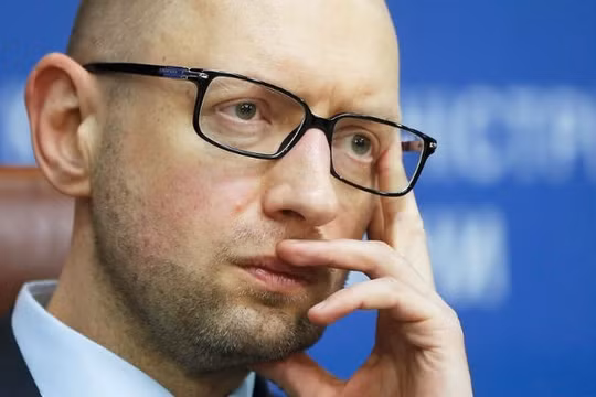 Sức ép đang gia tăng đối với đương kim Thủ tướng Arseny Yatsenyuk. Ảnh: Reuters