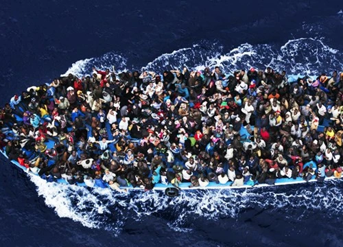 Những con tàu chở quá đông người di cư bất hợp pháp thường là nguyên nhân dẫn đến các thảm kịch trên biển