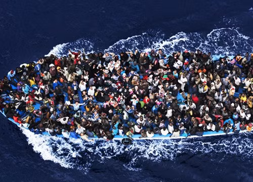 Những con tàu chở quá đông người di cư bất hợp pháp thường là nguyên nhân dẫn đến các thảm kịch trên biển