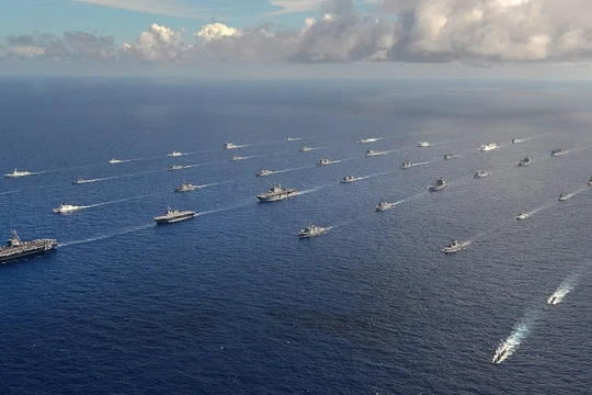 Đội hình 40 chiến hạm nổi và tàu ngầm trên Thái Bình Dương