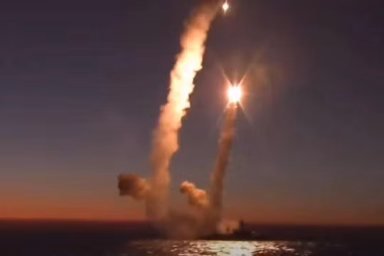 Hải quân Nga phóng tên lửa hành trình Kalibre