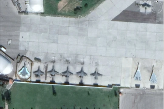 Máy bay tiêm kich tàng hình Su-57 trên sân bay Khmeimim.