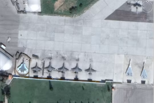 Máy bay tiêm kich tàng hình Su-57 trên sân bay Khmeimim.