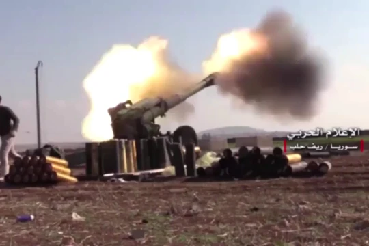 Pháo binh quân đội Syria tiến công trên chiến trường Aleppo