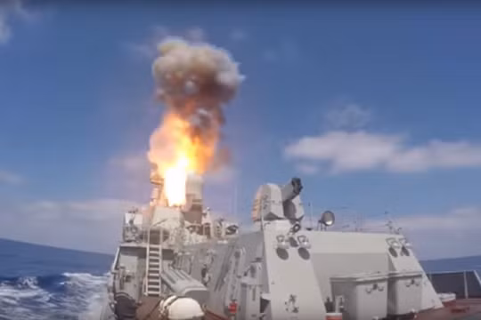 Phóng tên lửa hành trình trên Địa Trung Hải.