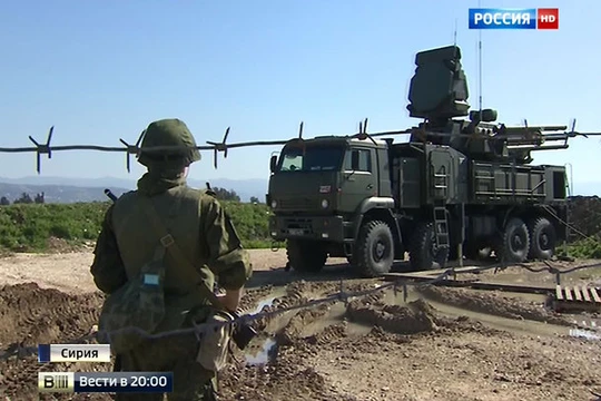 Tổ hợp pháo - tên lửa phòng không Pantsir - S1 trên căn cứ không quân Hmeymim