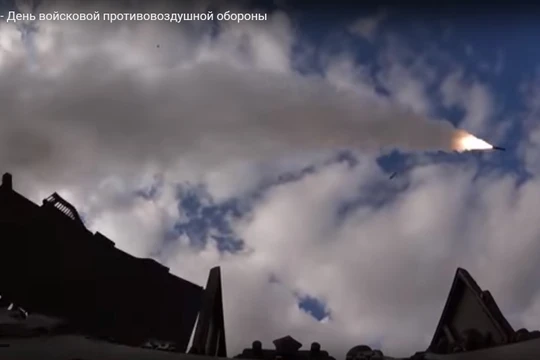 Tổ hợp phòng không chiến trường Tor - M2 phóng tên lửa - ảnh Bộ quốc phòng Nga