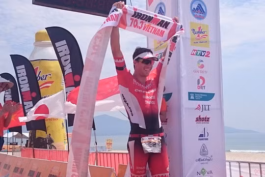 Vận động viên James Cunnama đến từ Nam Phi đã trở thành nhà vô địch của nhóm VĐV chuyên nghiệp.