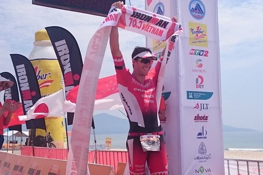 Vận động viên James Cunnama đến từ Nam Phi đã trở thành nhà vô địch của nhóm VĐV chuyên nghiệp.