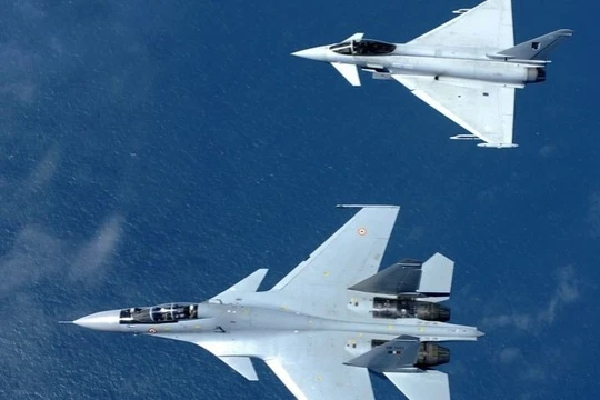 Su-30MKI và EurofightTyphoon