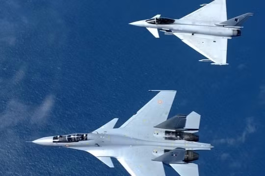 Su-30MKI và EurofightTyphoon