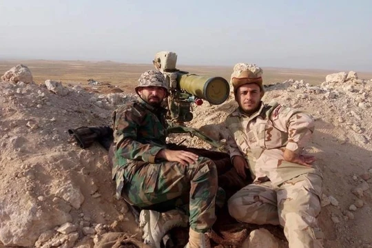 Binh sĩ lực lượng Diều hâu Sa mạc trên chiến trường Hama