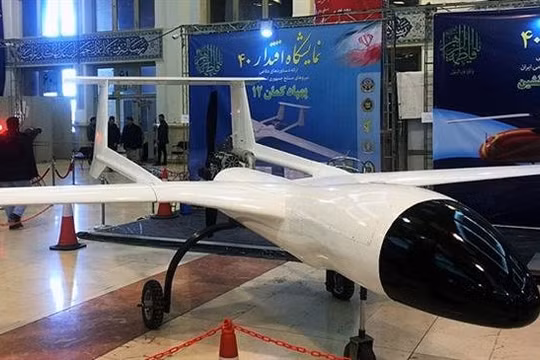 Máy bay chiến đấu không người lái Kaman-12 (UCAV).
