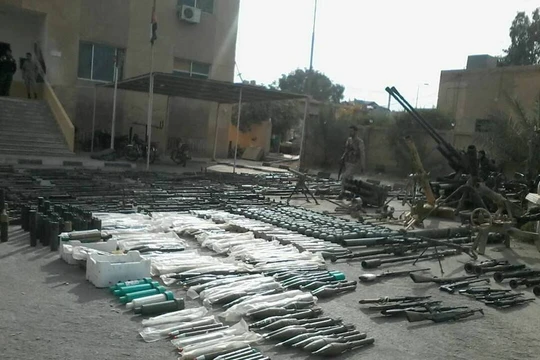 Kho vũ khí khổng lồ của IS ở Deir Ezzor vừa bị phát hiện - ảnh minh họa video SANA