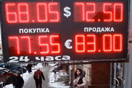 Người Nga dùng tiền thế nào trong khủng hoảng?