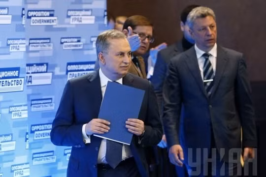 Ông Boris Kolesnikov (người đi đầu) trở thành Thủ tướng của chính phủ bóng tối ở Ukraine.