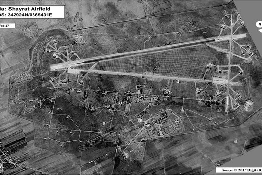 Không ảnh vệ tinh ghi lại vụ tập kích tên lửa Tomahawk vào sân bay Syria