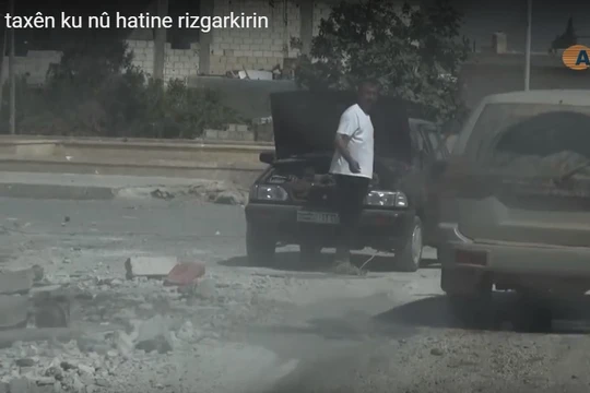 Lực lượng SDF tuần tra trên đường phố Manbij 