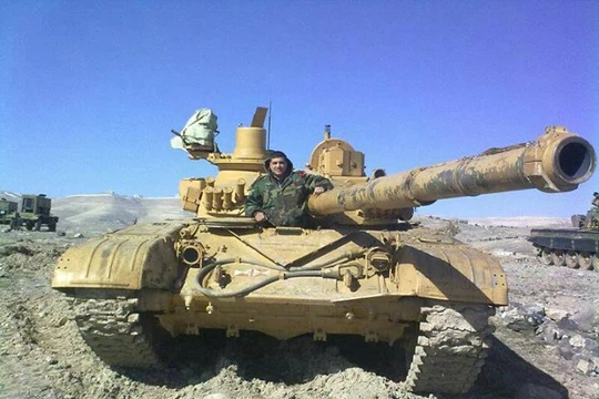 Xe tăng quân đội Syria trên chiến trường Hama