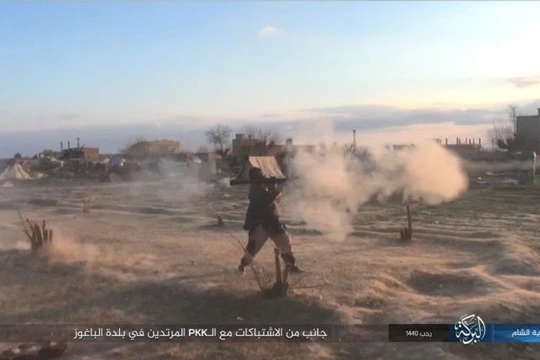 Các phần tử khủng bố giao chiến ác liệt với dân quân SDF trên chiến trường Deir Ezzor. Ảnh minh họa: South Front.