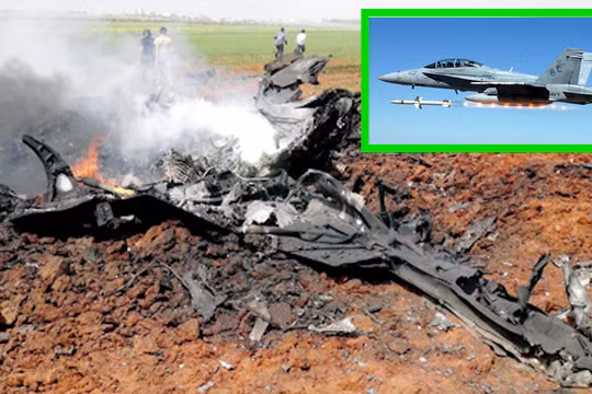 Chiếc máy bay Su 22 của không quân Syria bị F/A 18 Mỹ bắn hạ trên chiến trường Raqqa