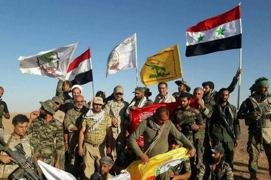 Lực lượng hỗn hợp quân đội Syria, PMU, Hezbollah trước cuộc tấn công vào thành phố Al-Bukamal - Deir Ezzor. Ảnh minh họa Masdar News