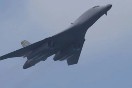 Máy bay ném bom phản lực B-1