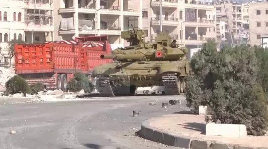 Xe tăng T-90A quân đội Syria chiến đấu trên chiến trường thành phố Aleppo