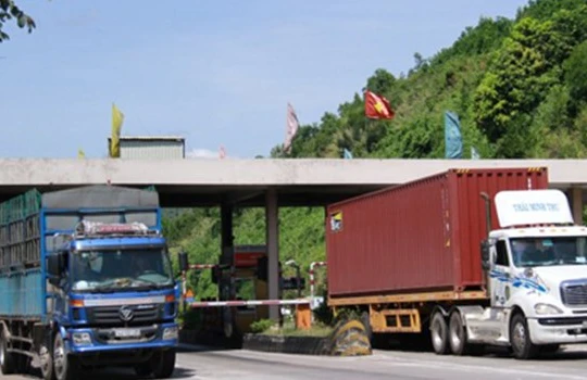 Trạm thu phí Nam hầm Hải Vân. 