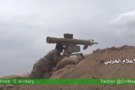 BInh sĩ quân đội Syria sử dụng tên lửa ATGM - ảnh minh họa video