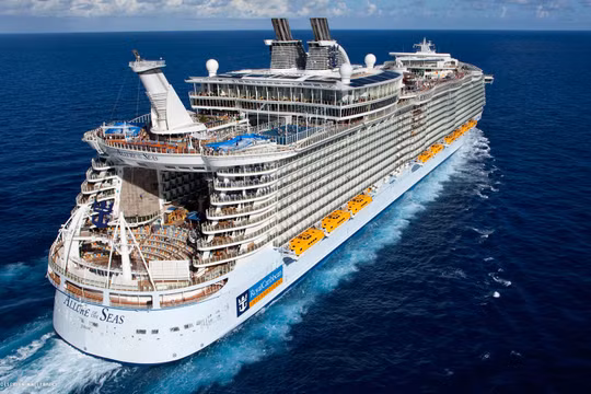 Tàu Allure of the Seas.