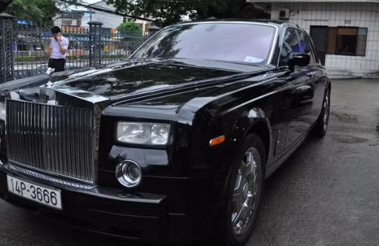 Siêu xe Rolls Royce Phantom do ông Đào Hồng Tuyển ủng hộ. Ảnh Báo Quảng Ninh.