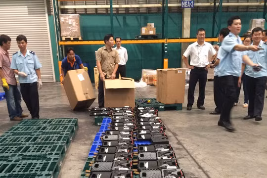 Số vũ khí quân dụng từ Cộng hòa Séc thẩm lậu bị phát hiện, bắt giữ