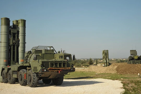 Hệ thoóng phòng không Nga trong căn cứ sân bay Khmeymim. ảnh minh họa RT