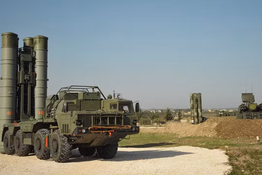 Hệ thoóng phòng không Nga trong căn cứ sân bay Khmeymim. ảnh minh họa RT