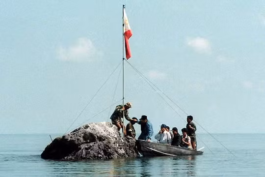 Bãi cạn Scarborough nằm trong vùng đặc quyền kinh tế của Philippines - Ảnh: Philstar