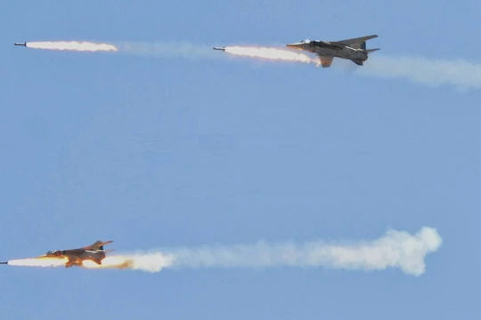 Không quân Syria không kích ở Syria
