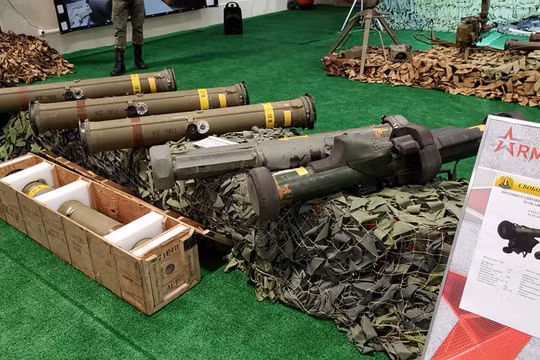 Tổ hợp tên lửa Javelin, vũ khí chống tăng siêu hiện đại của Mỹ, thu được ở Syria. Ảnh Vedomosti