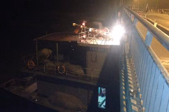 Tàu Thành Luân 28 đâm vào dầm cầu An Thái.