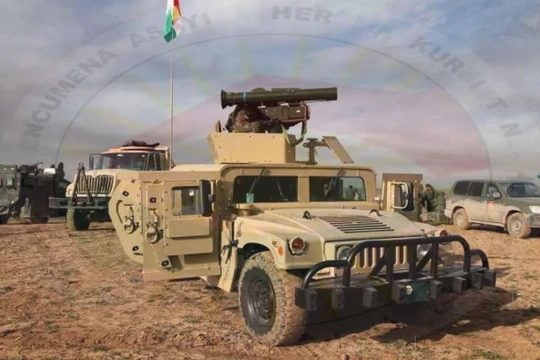 Một xe cơ giới bọc thép của Peshmerga có gắn tổ hợp tên lửa chống tăng HJ-8 Trung Quốc - ảnh War is Boring