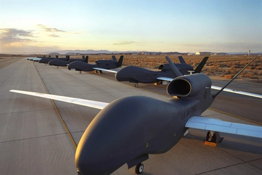 RQ-4 Global Hawk (UAV) máy bay không người lái lớn nhất thế giới. Ảnh flightglobal.com